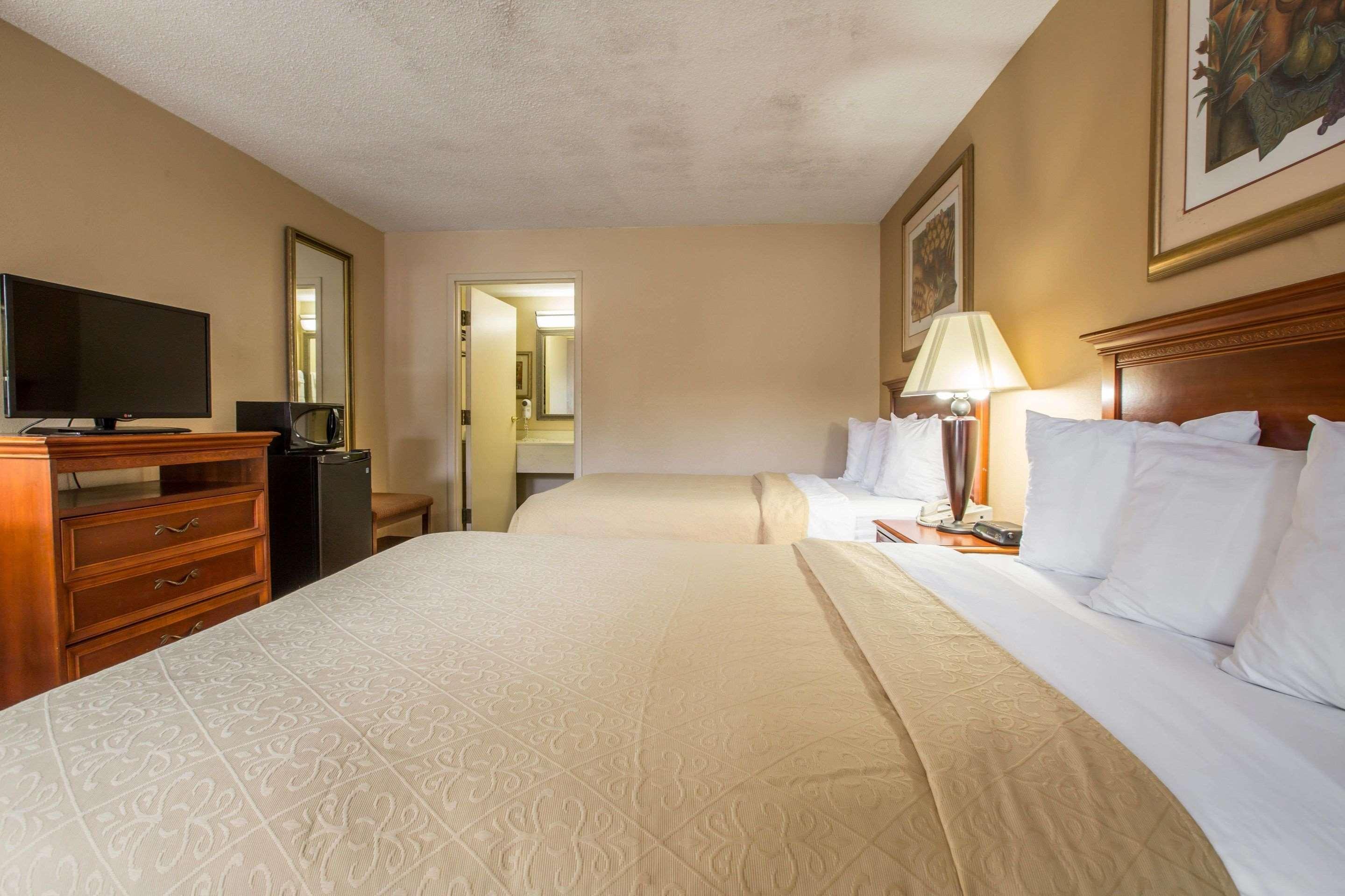 Quality Inn & Suites Hanes Mall Winston-Salem Buitenkant foto