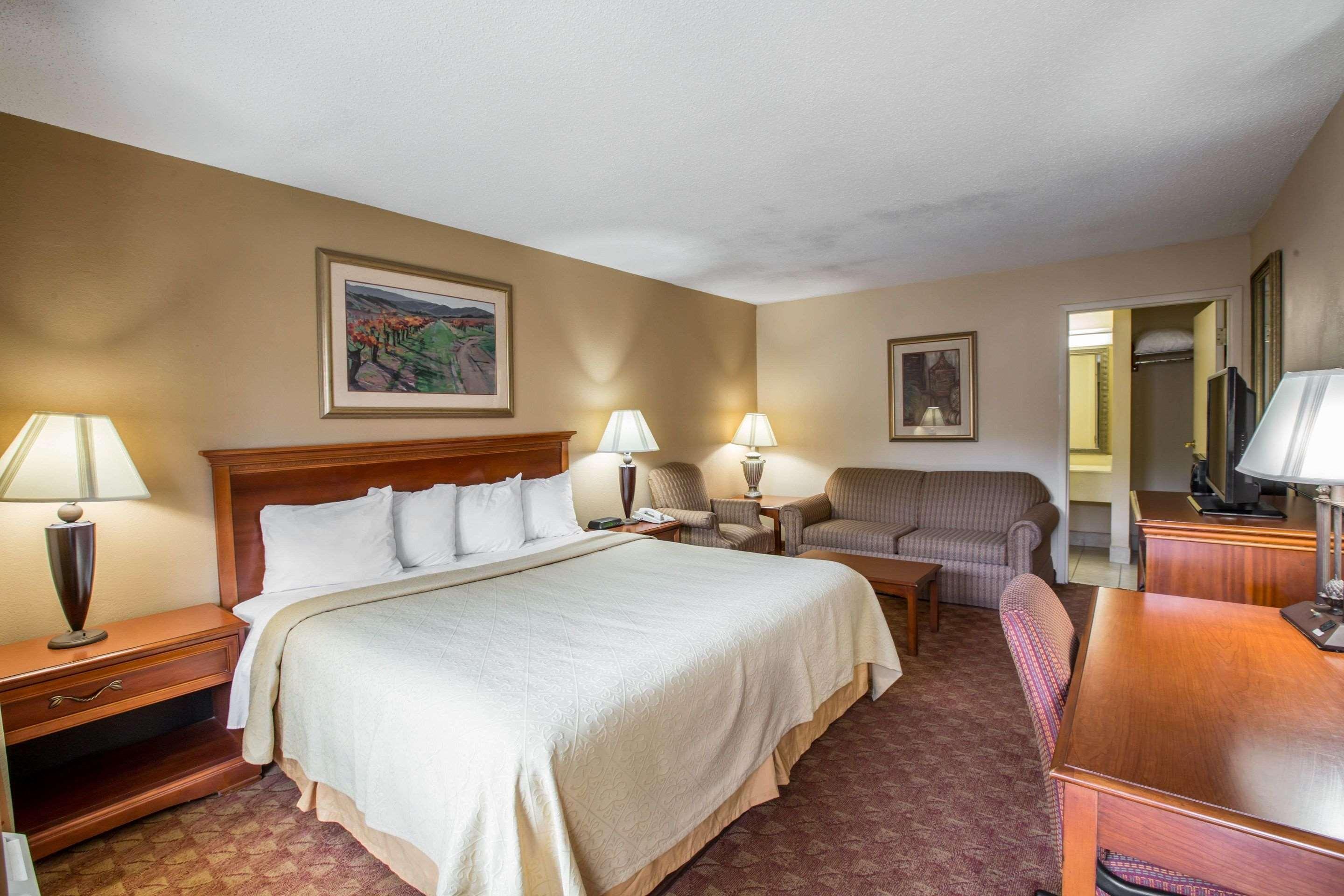 Quality Inn & Suites Hanes Mall Winston-Salem Buitenkant foto
