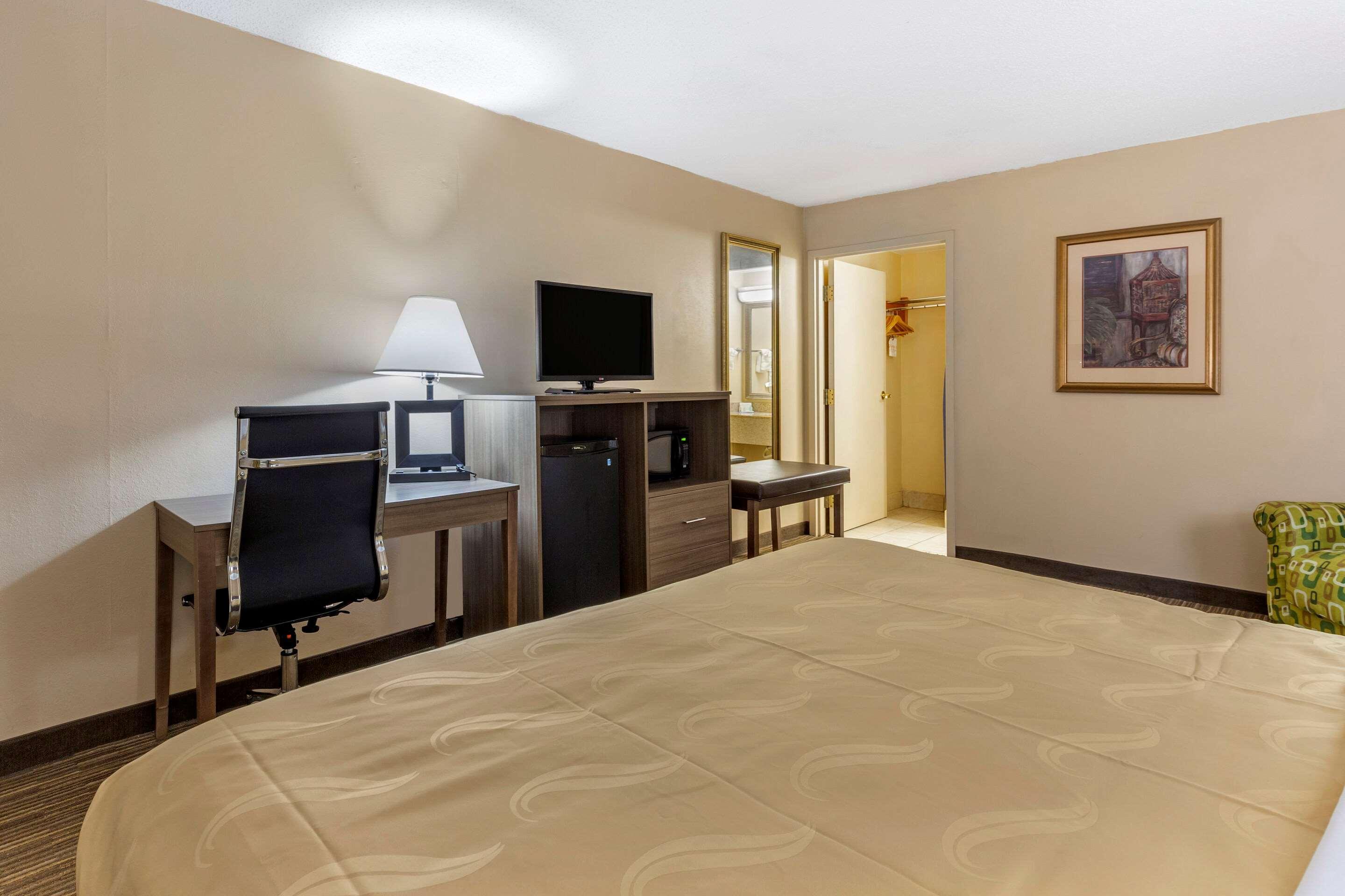 Quality Inn & Suites Hanes Mall Winston-Salem Buitenkant foto