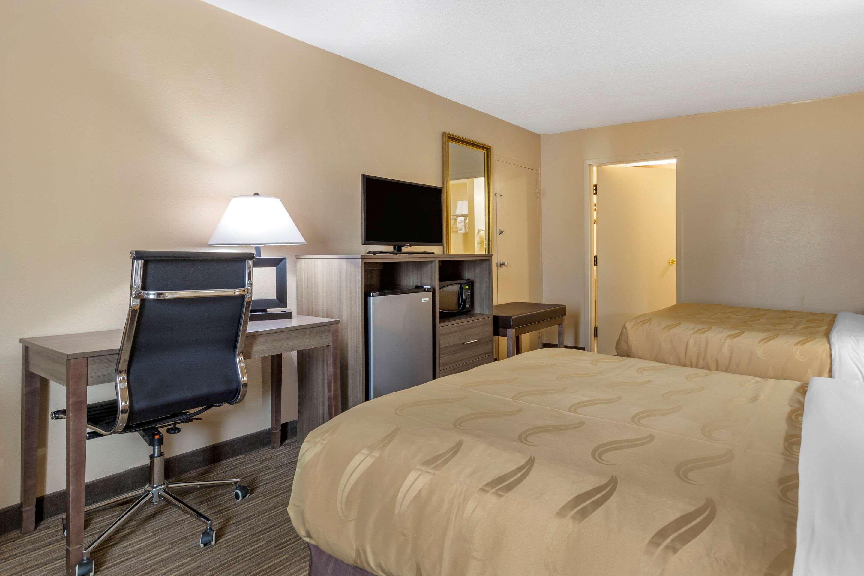 Quality Inn & Suites Hanes Mall Winston-Salem Buitenkant foto