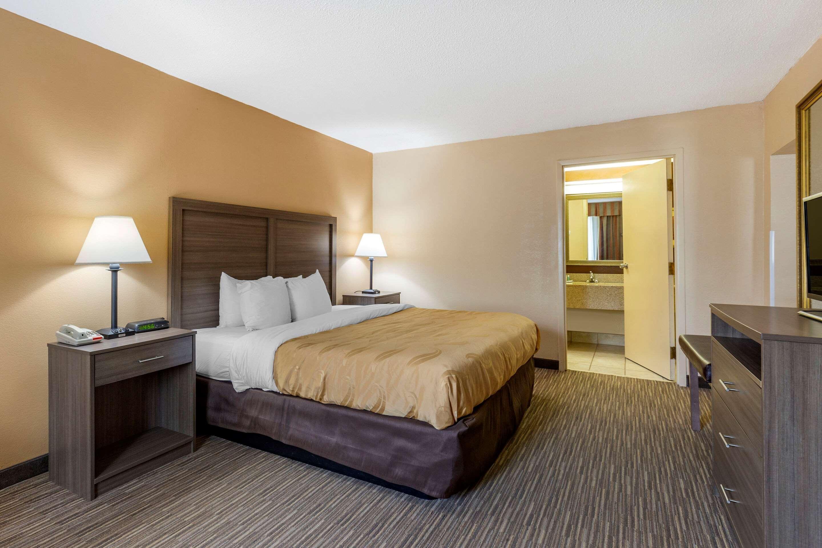 Quality Inn & Suites Hanes Mall Winston-Salem Buitenkant foto