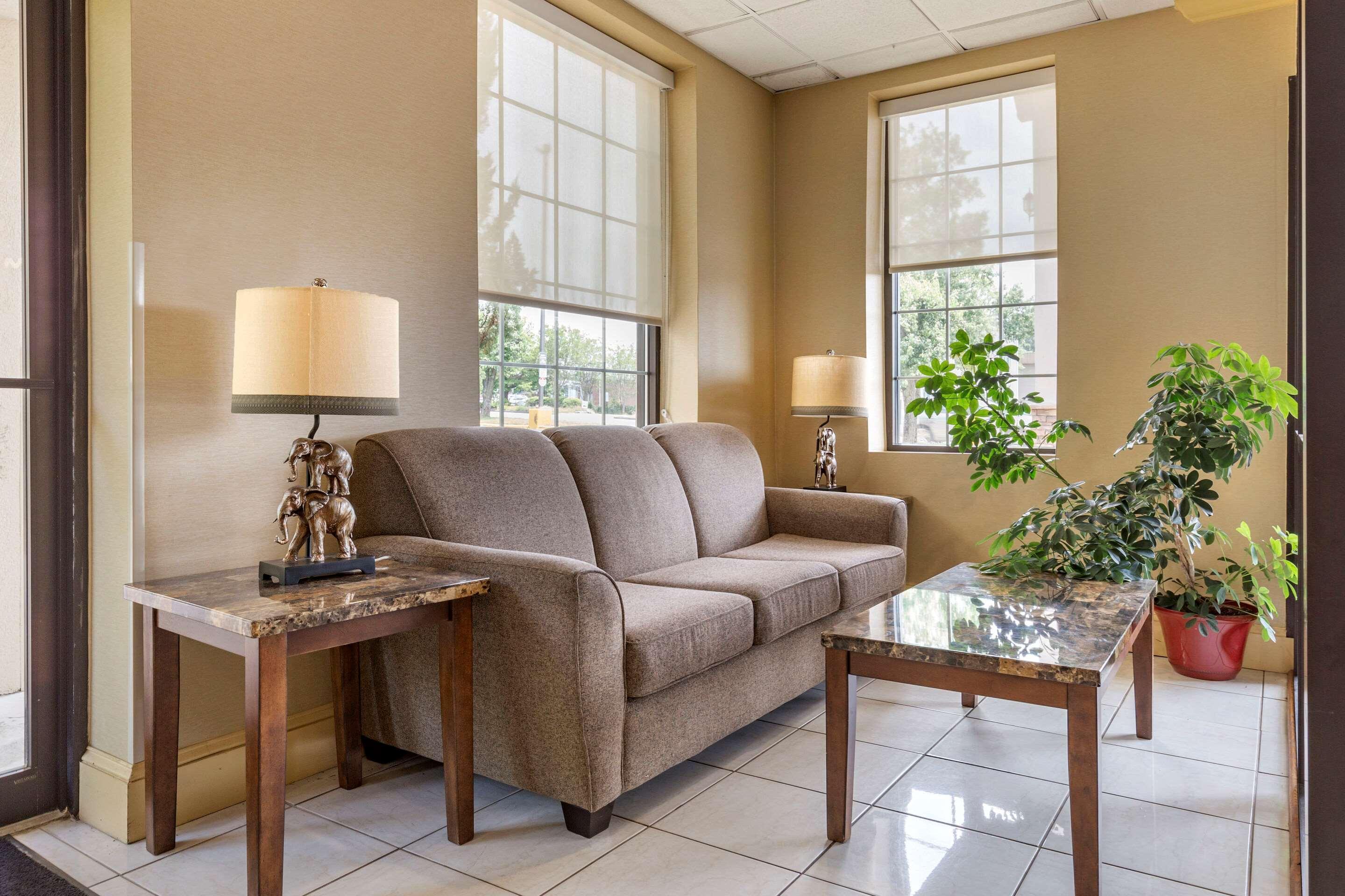 Quality Inn & Suites Hanes Mall Winston-Salem Buitenkant foto
