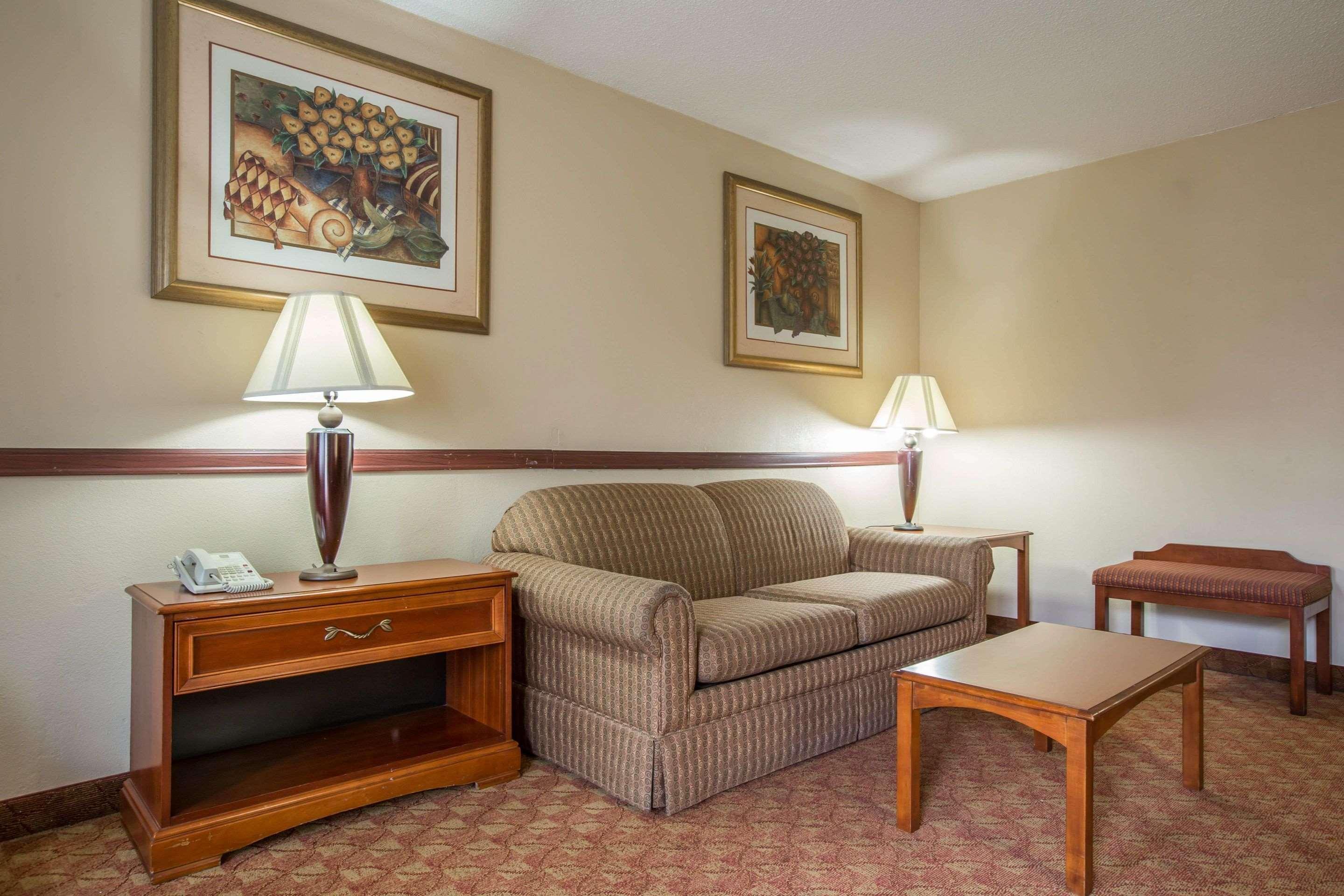 Quality Inn & Suites Hanes Mall Winston-Salem Buitenkant foto