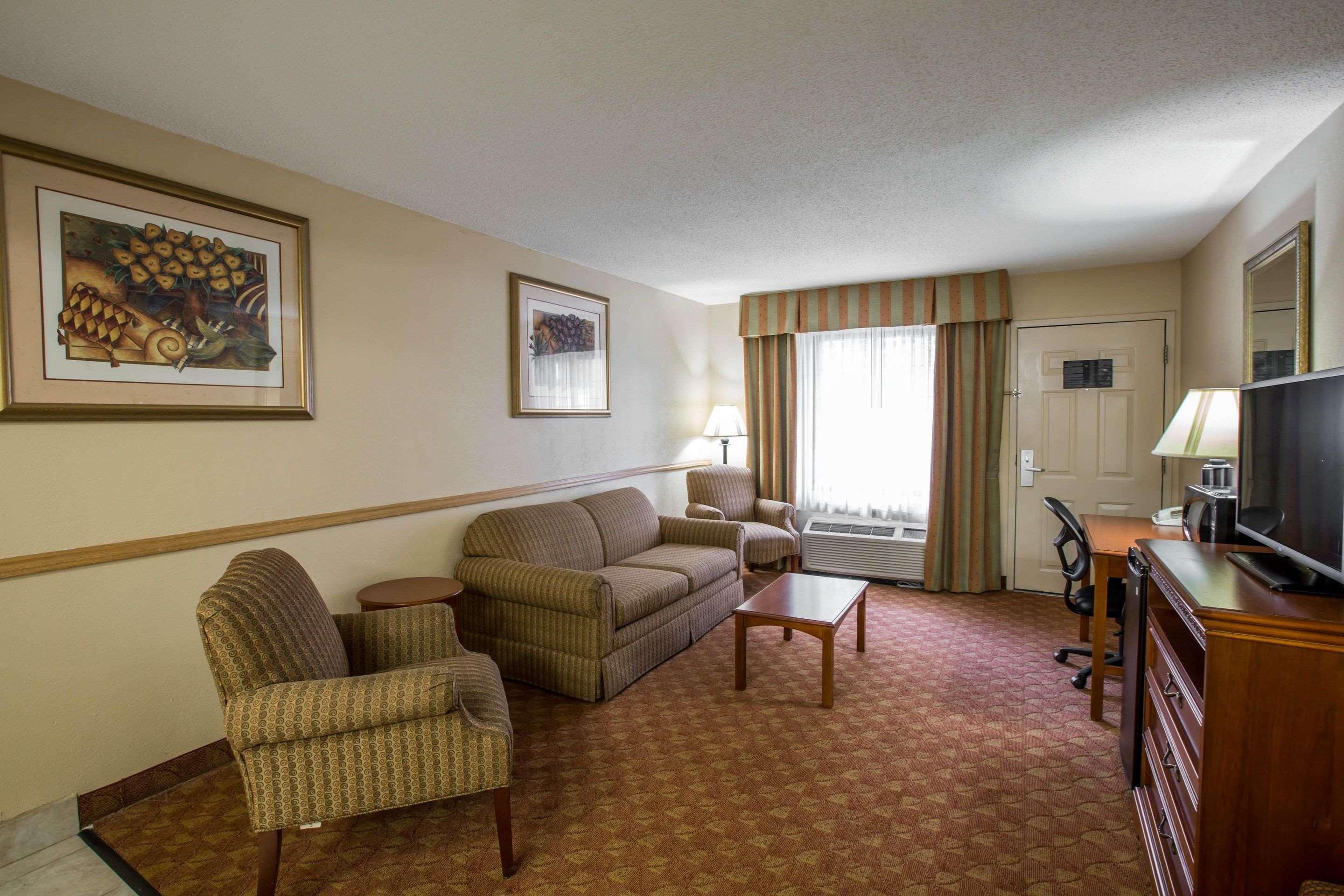 Quality Inn & Suites Hanes Mall Winston-Salem Buitenkant foto