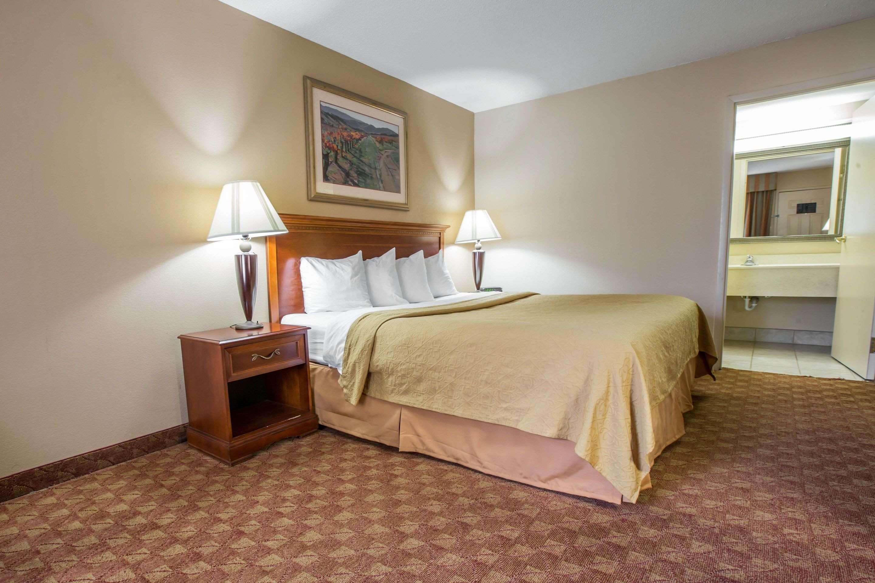 Quality Inn & Suites Hanes Mall Winston-Salem Buitenkant foto