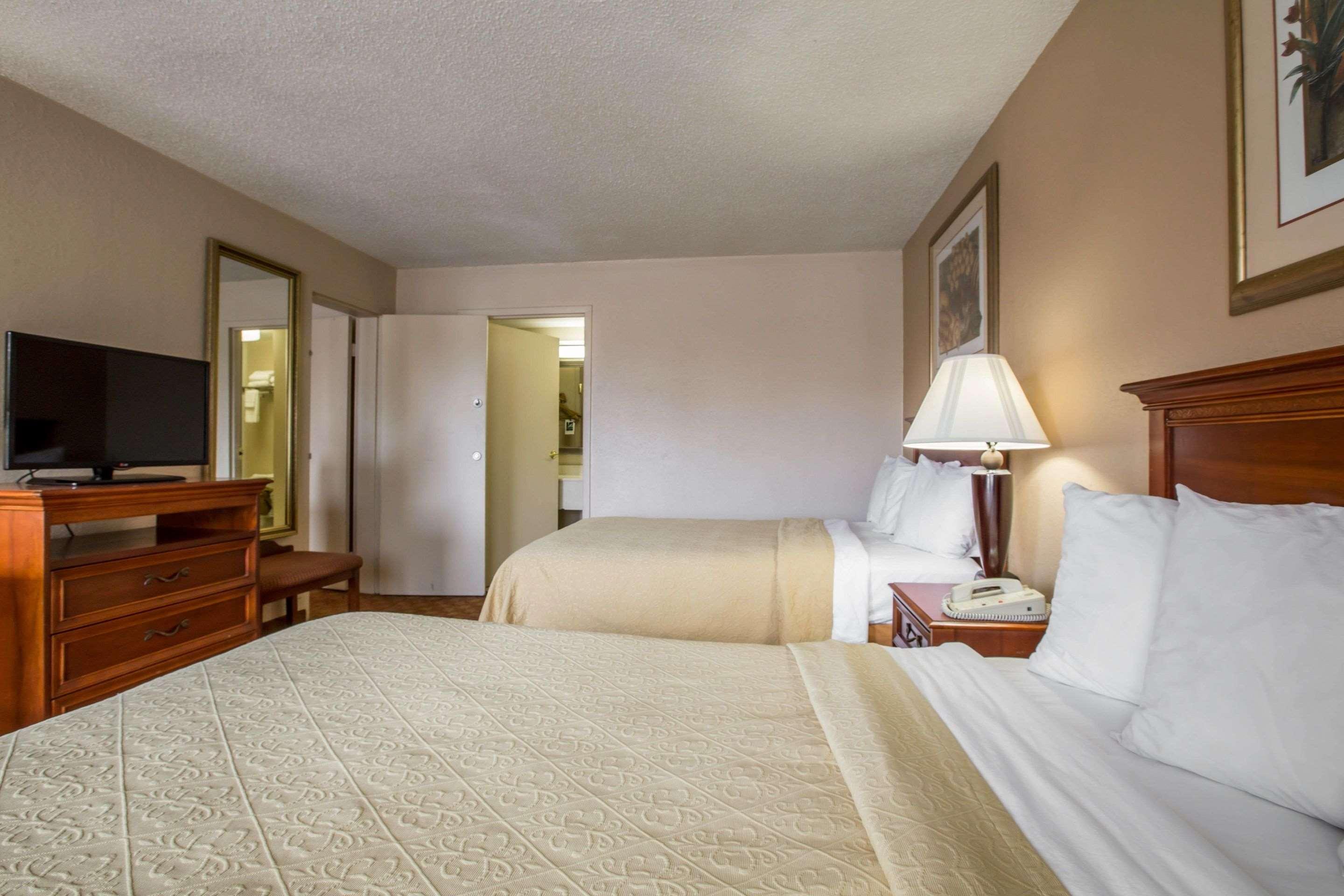 Quality Inn & Suites Hanes Mall Winston-Salem Buitenkant foto