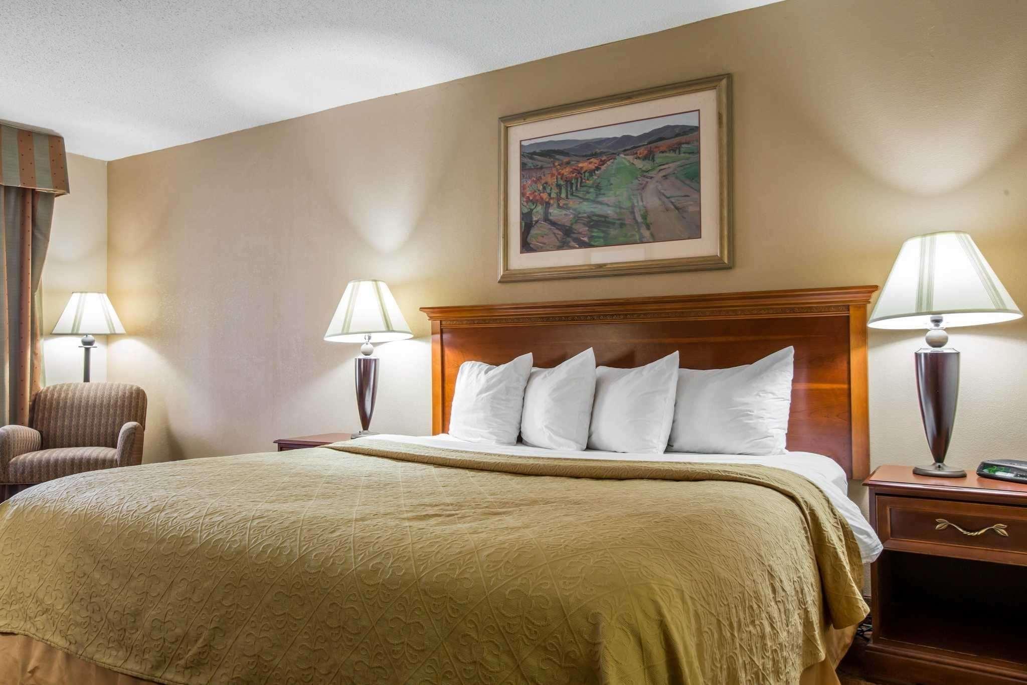Quality Inn & Suites Hanes Mall Winston-Salem Buitenkant foto