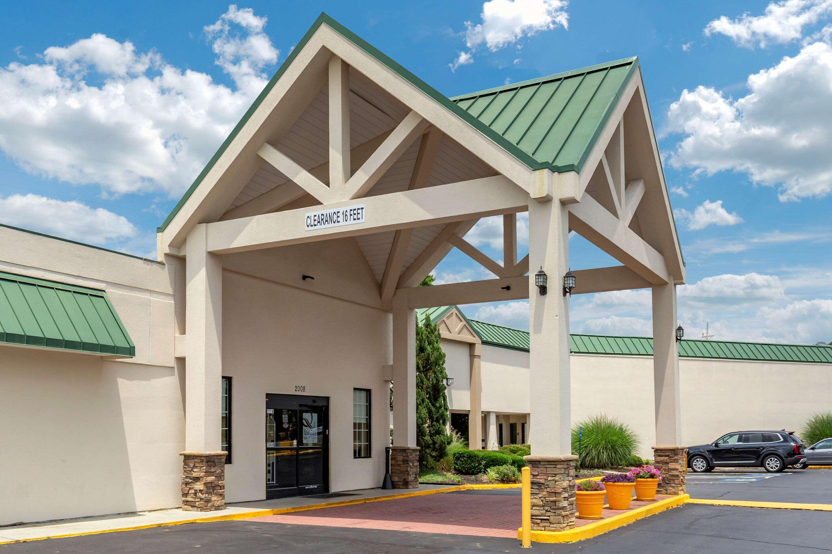 Quality Inn & Suites Hanes Mall Winston-Salem Buitenkant foto
