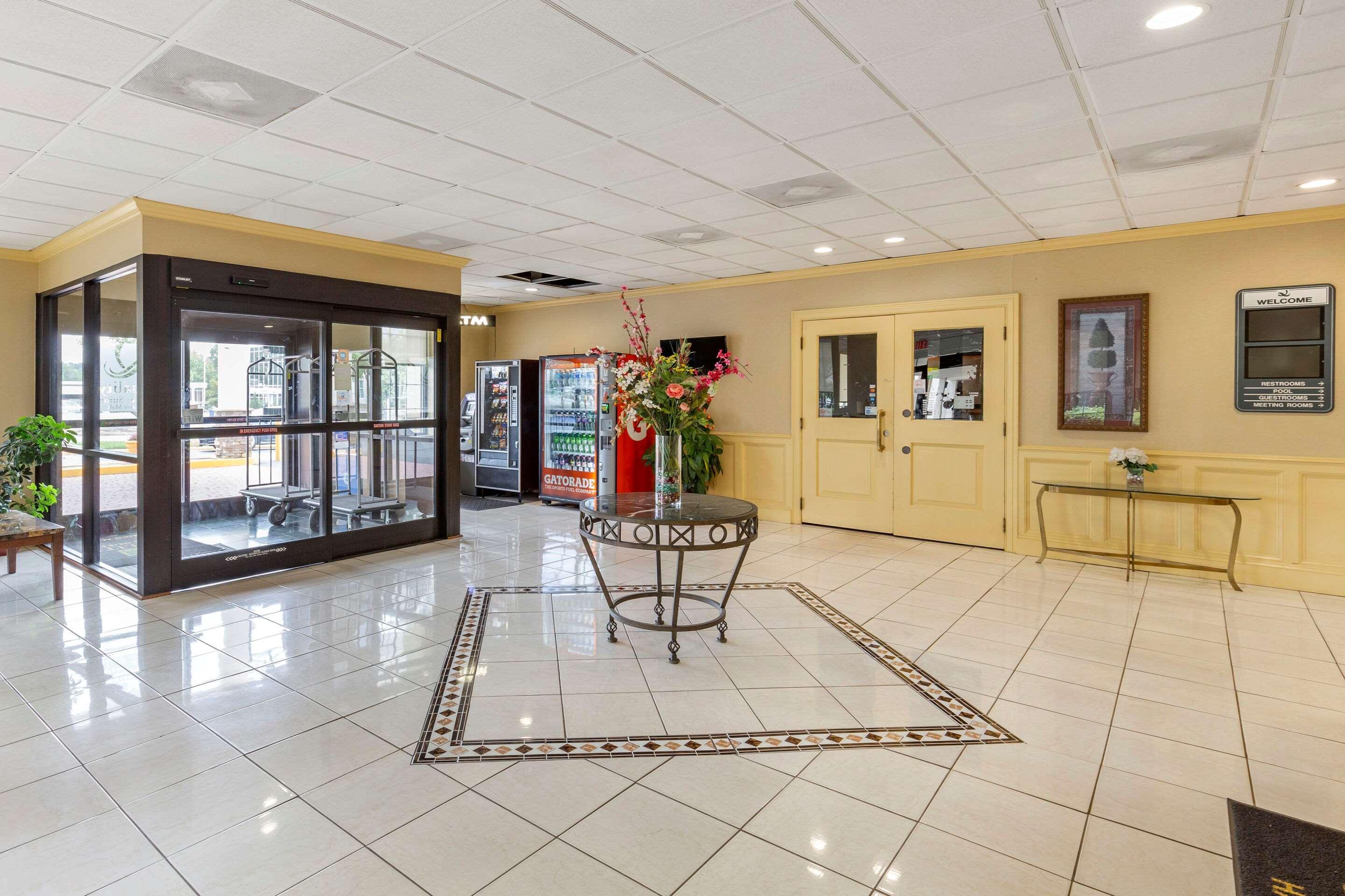 Quality Inn & Suites Hanes Mall Winston-Salem Buitenkant foto
