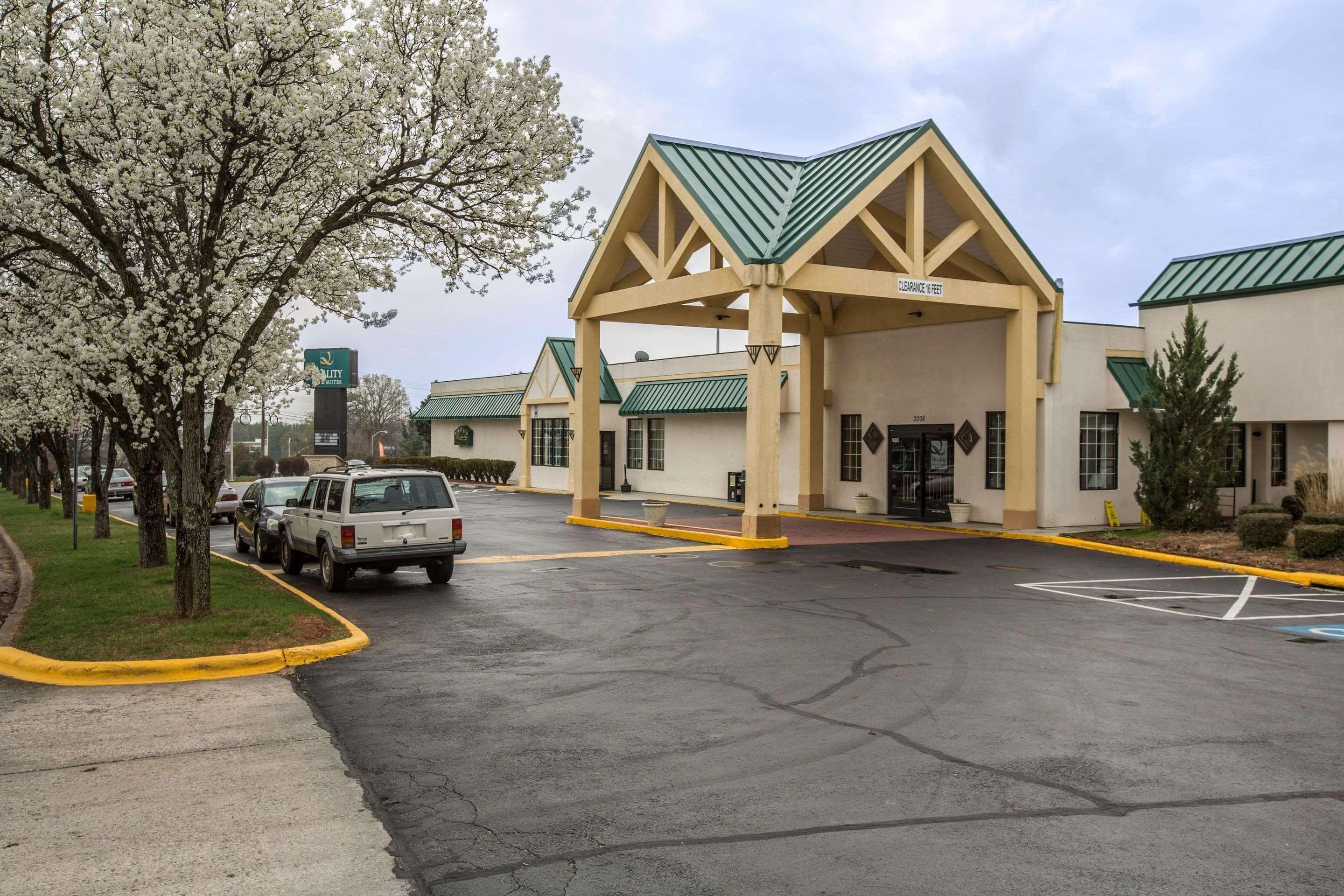 Quality Inn & Suites Hanes Mall Winston-Salem Buitenkant foto