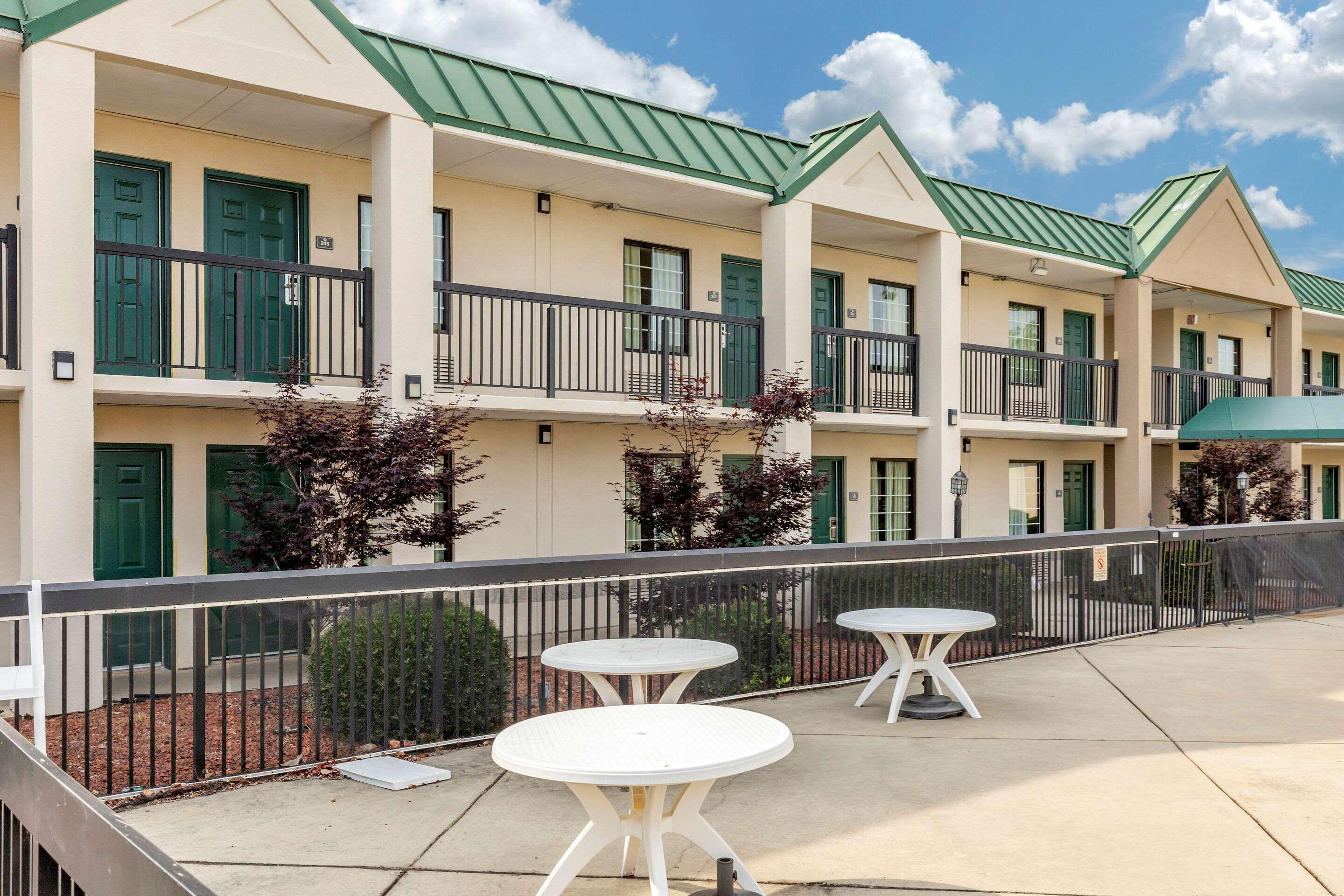 Quality Inn & Suites Hanes Mall Winston-Salem Buitenkant foto