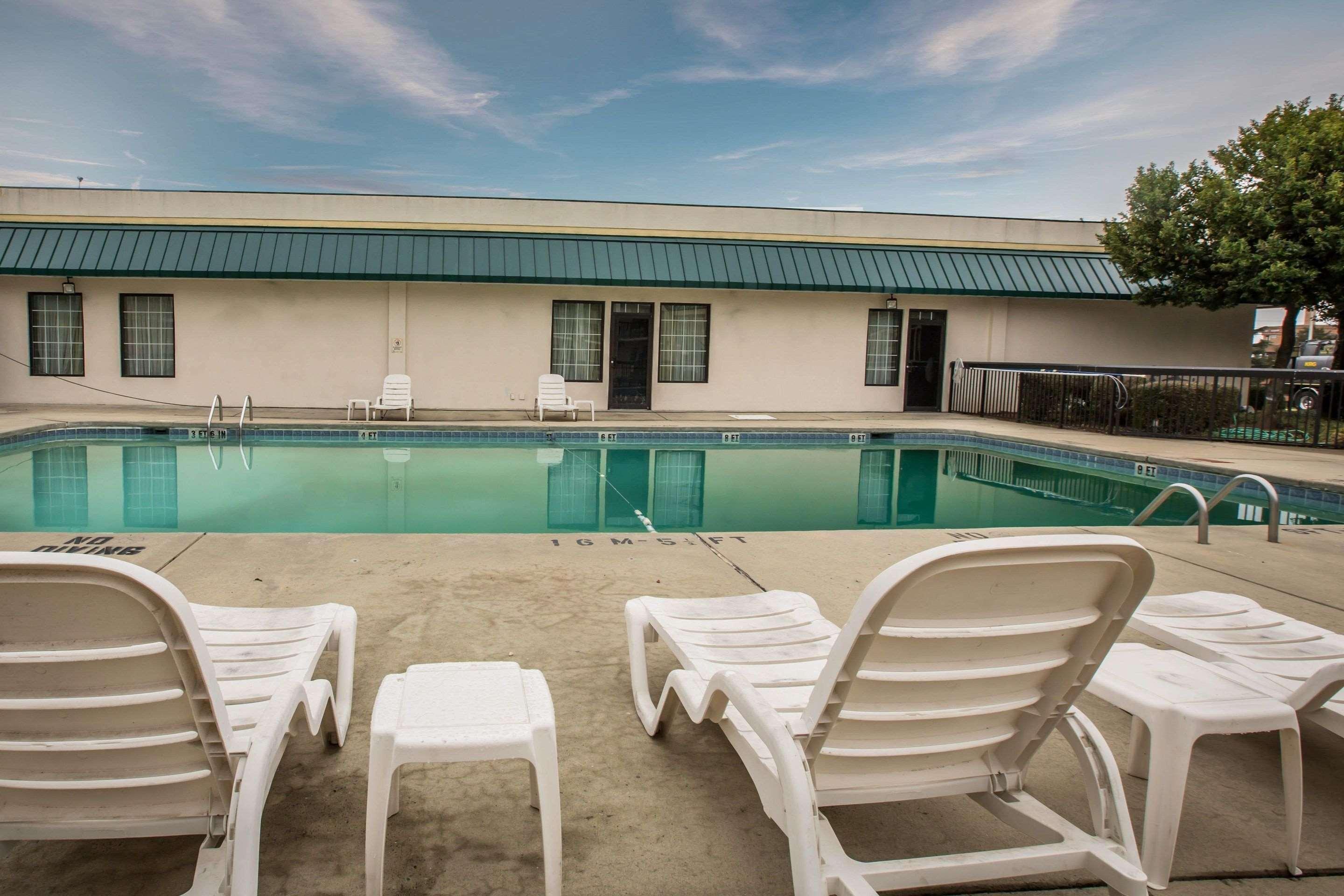 Quality Inn & Suites Hanes Mall Winston-Salem Buitenkant foto